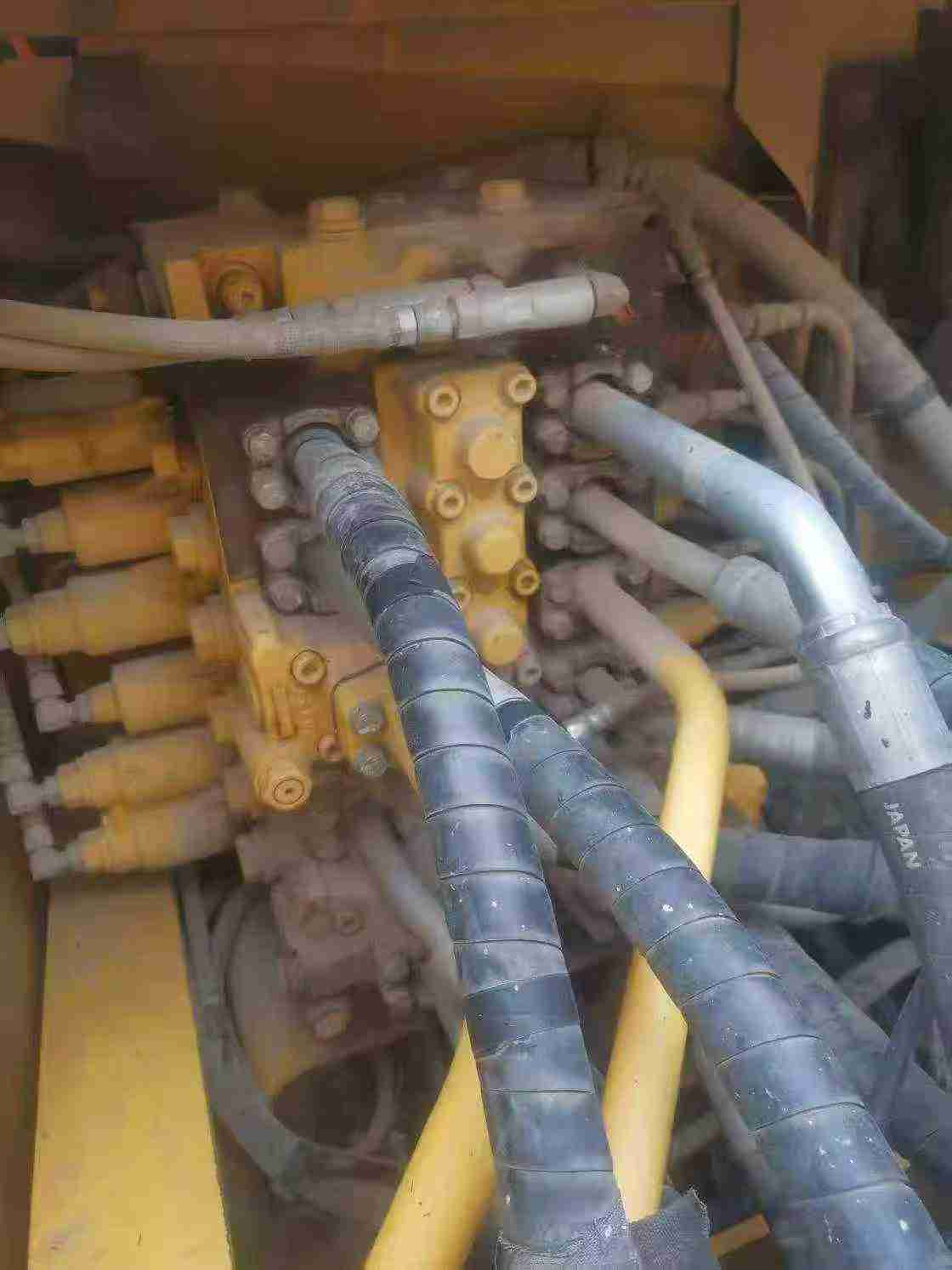 Buy Komatsu PC200-8 Used Excavator / 5