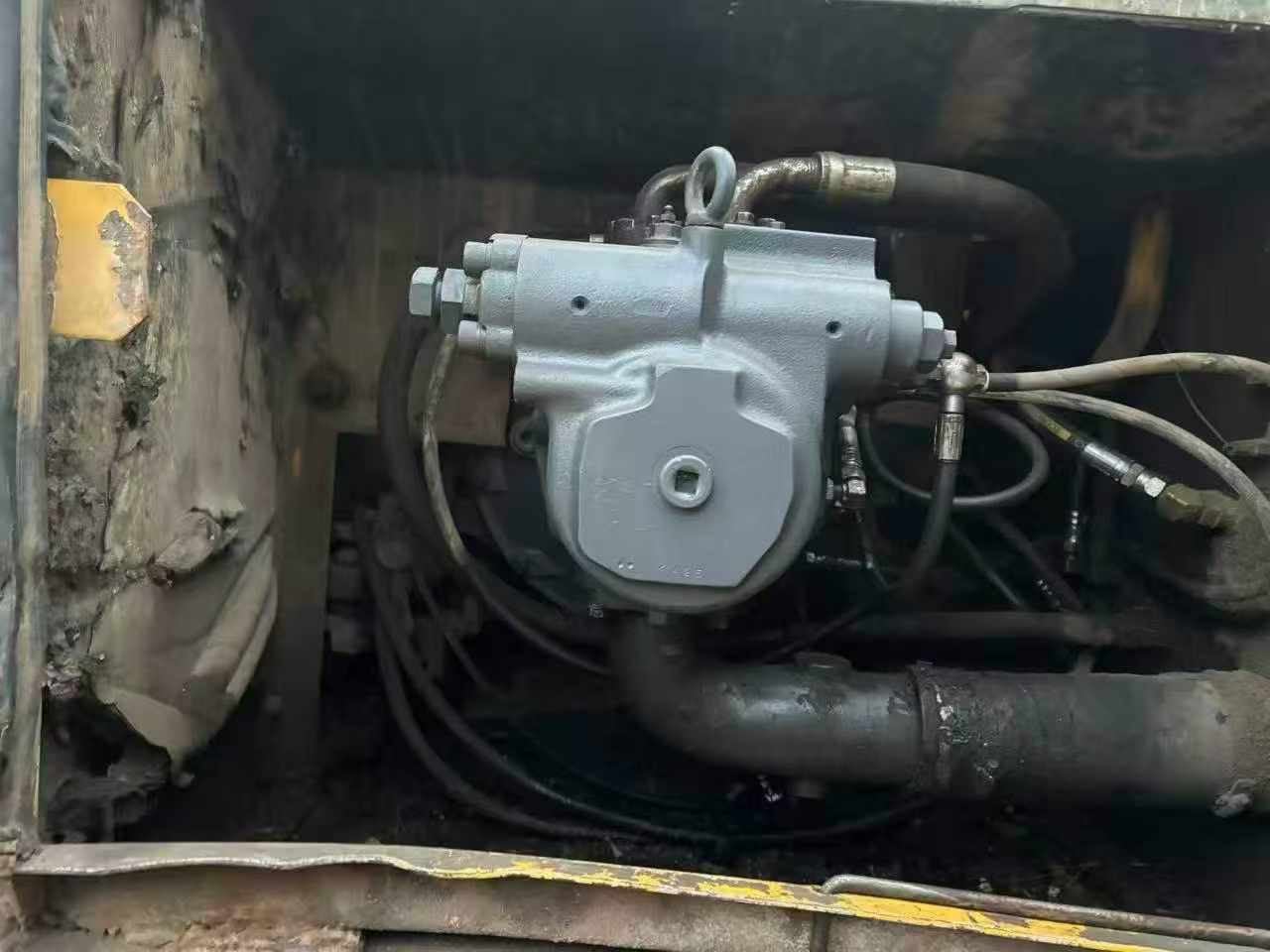 Buy Komatsu PC200-6 Used Excavator / 4