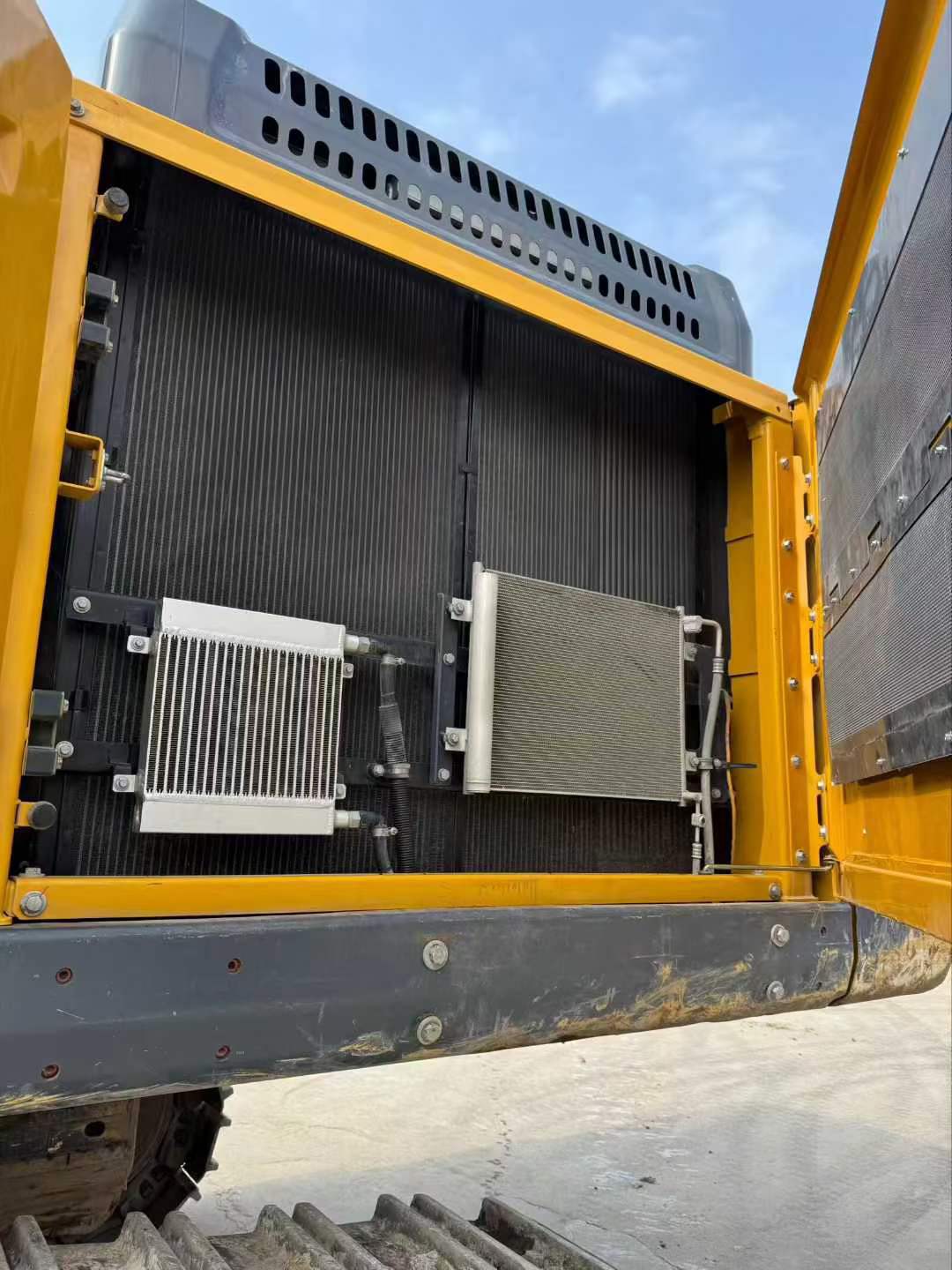 Buy XCMG XE600DK Used Excavator / 6