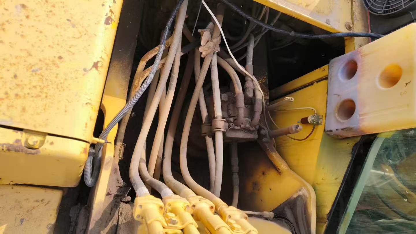 Buy Komatsu PC200-7 Used Excavator / 5