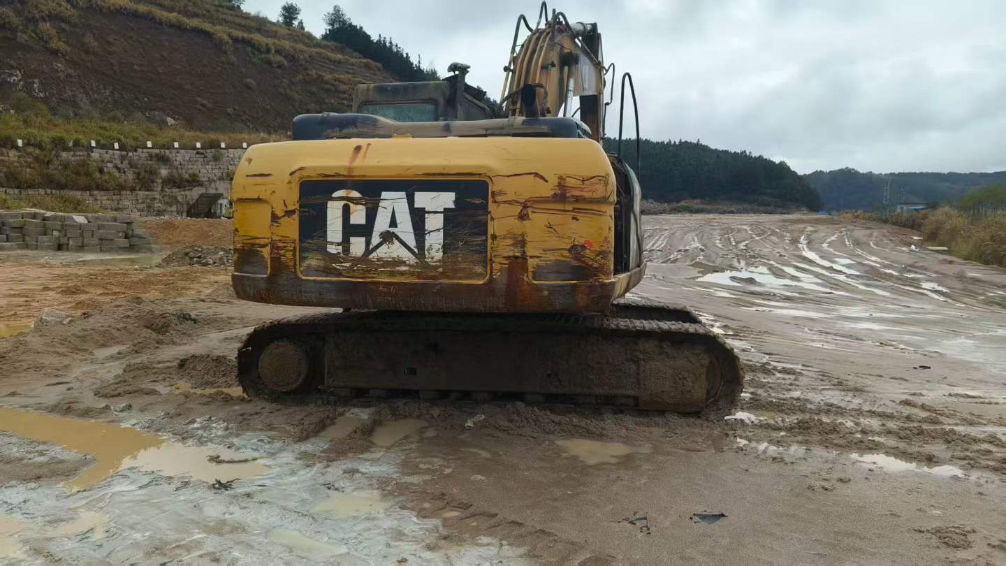Buy Caterpillar 320D Used Excavator / 4