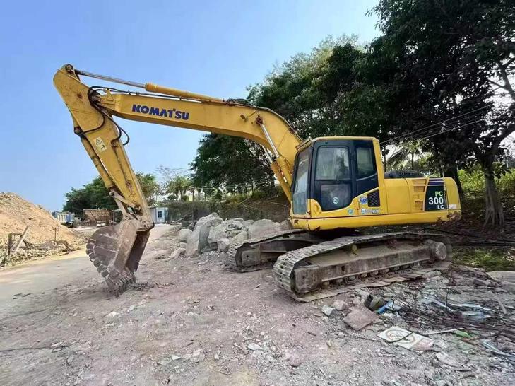 Buy Komatsu PC240-6 Used Excavator / 1