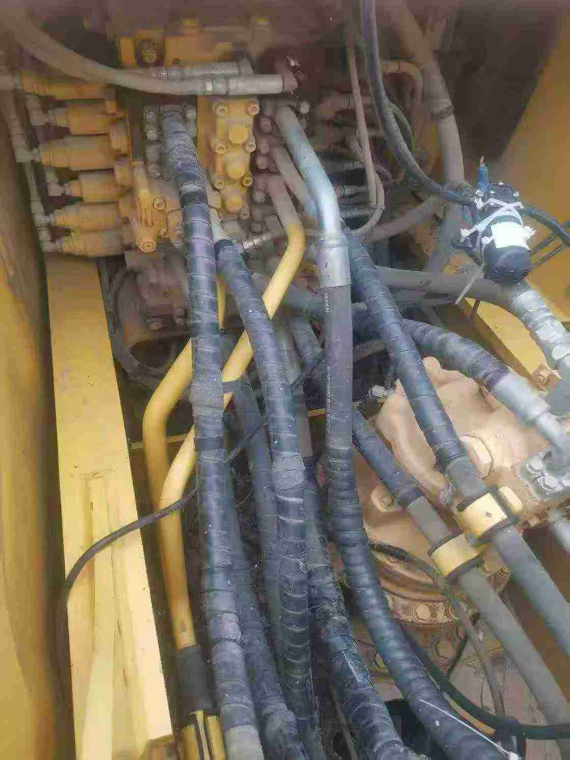 Buy Komatsu PC200-8 Used Excavator / 4