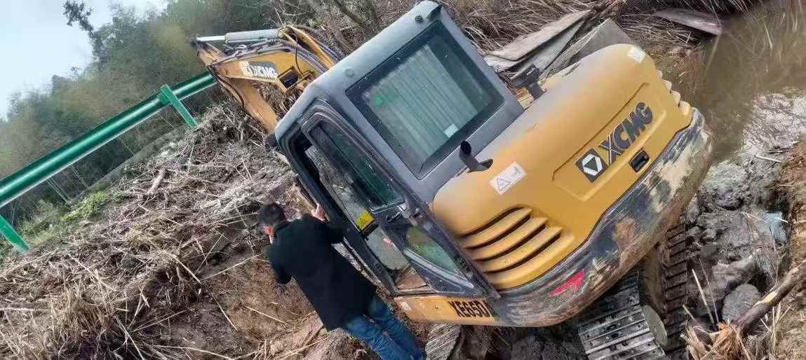 Buy XCMG XE55DA Used Excavator / 2