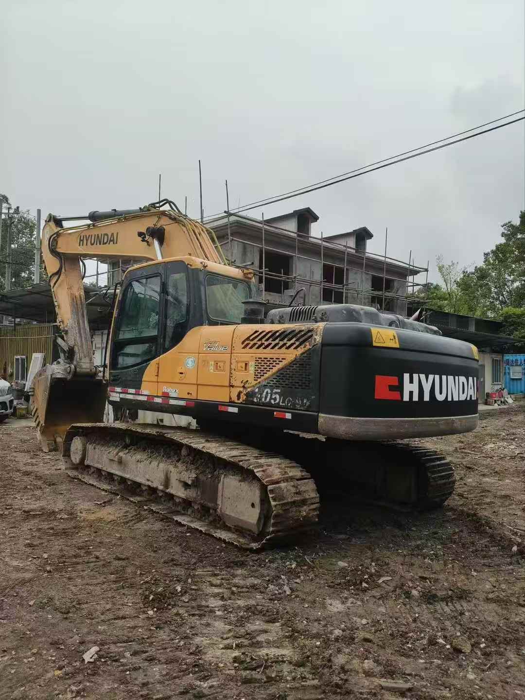 Buy Hyundai R275LVS Used Excavator / 3