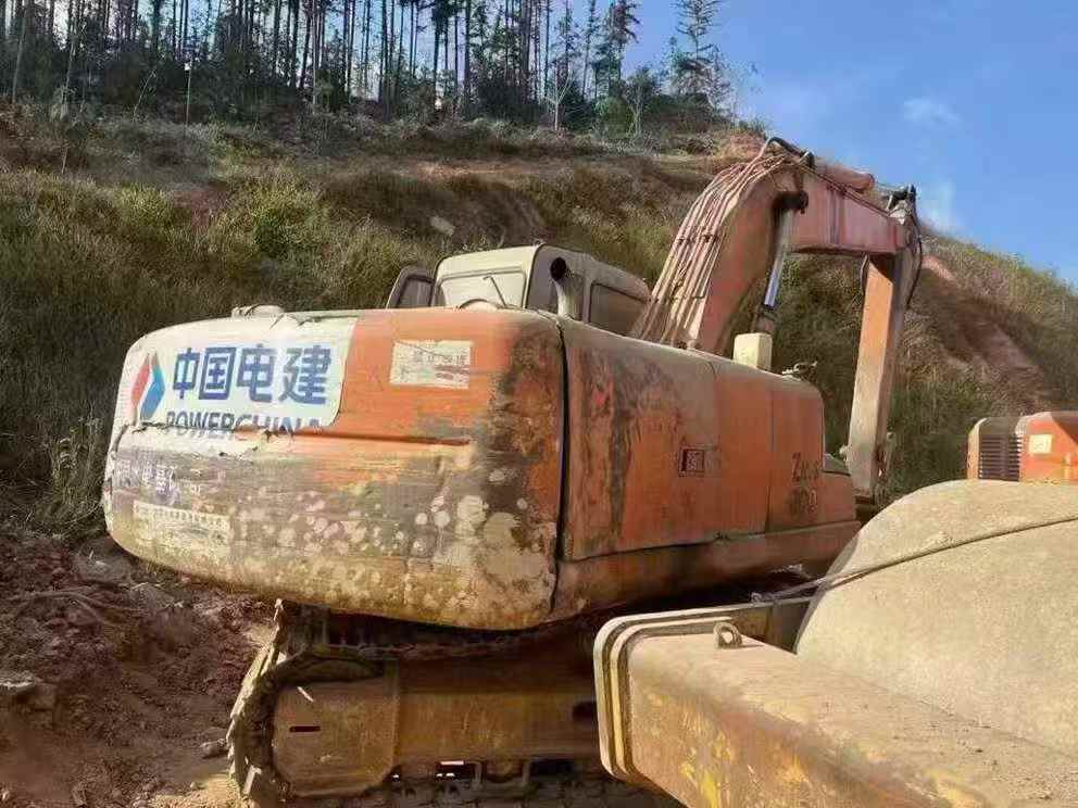 Buy Hitachi EX200-5 Used Excavator / 2