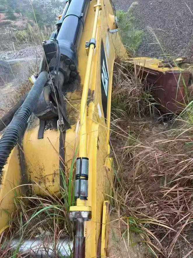 Buy Caterpillar 374D Used Excavator / 9