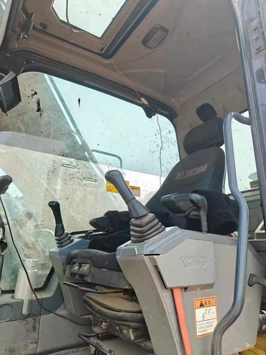 Buy XCMG XE205DA Used Excavator / 9