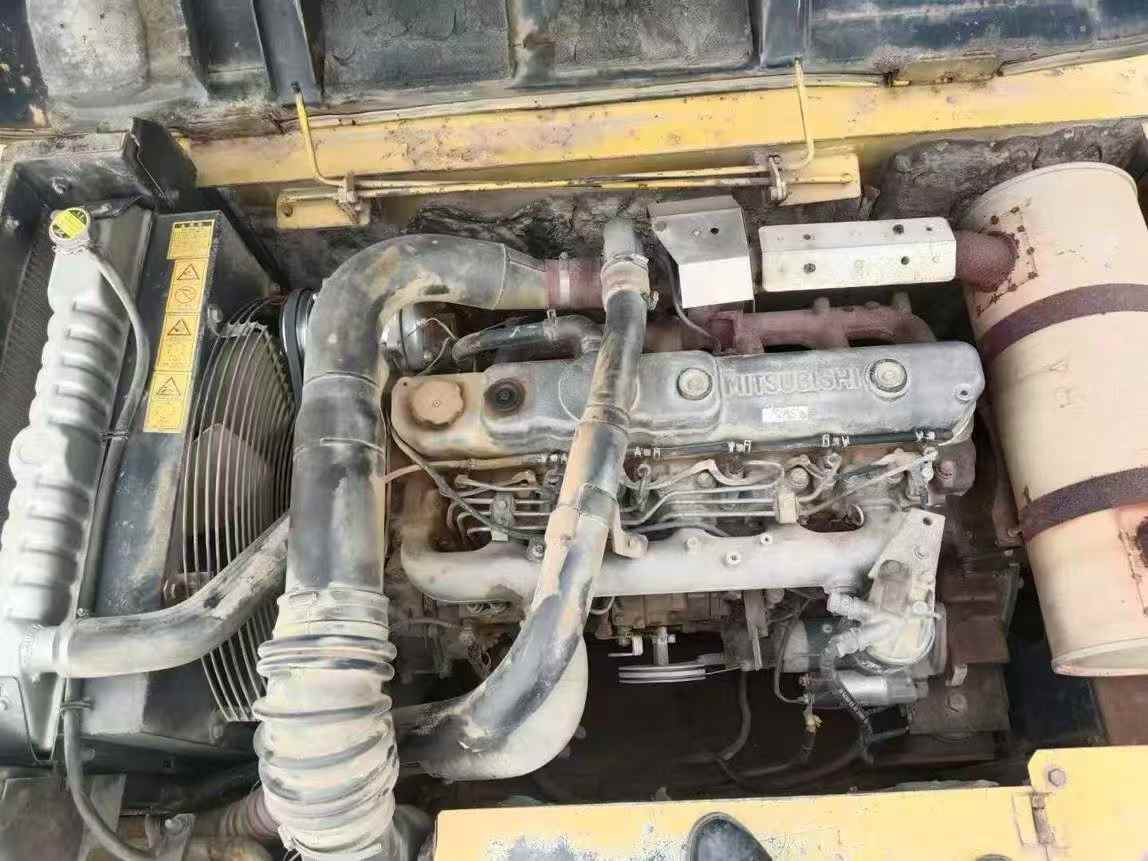 Buy Kato 820-3SP Used Excavator / 3