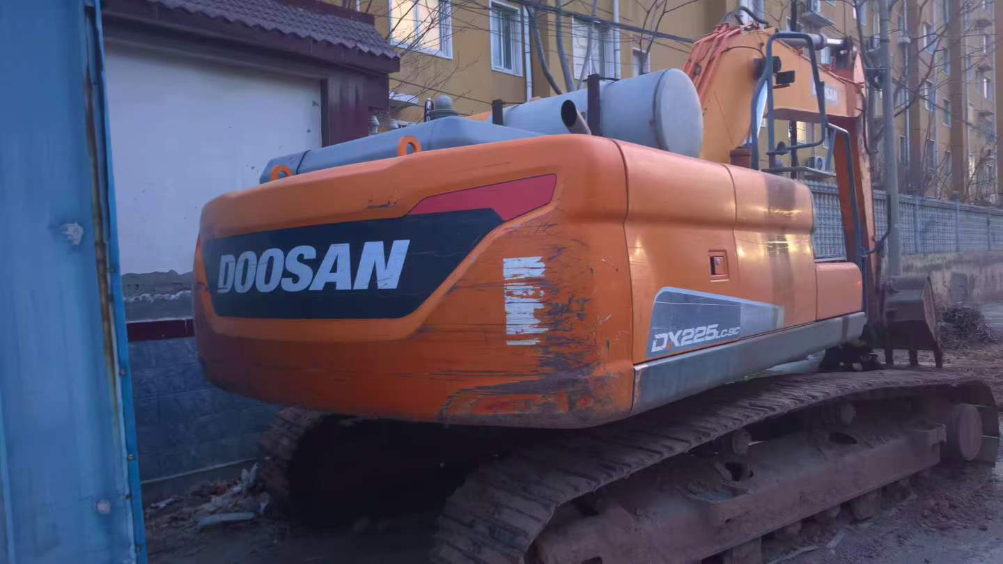 Buy Doosan DH225-9 Used Excavator / 2