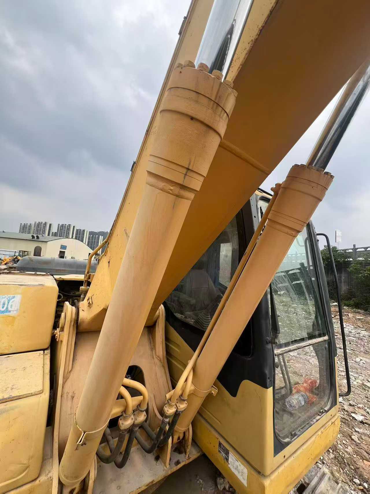 Buy Komatsu PC200-7 Used Excavator / 8