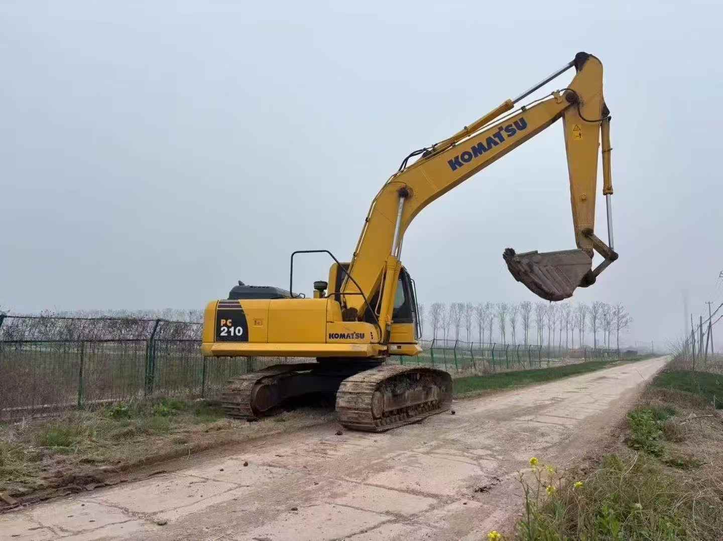 Buy Komatsu PC210 Used Excavator / 2