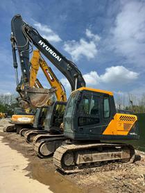 Buy Hyundai R130W Used Excavator / 3 Buy Hyundai R130W Used Excavator / 3