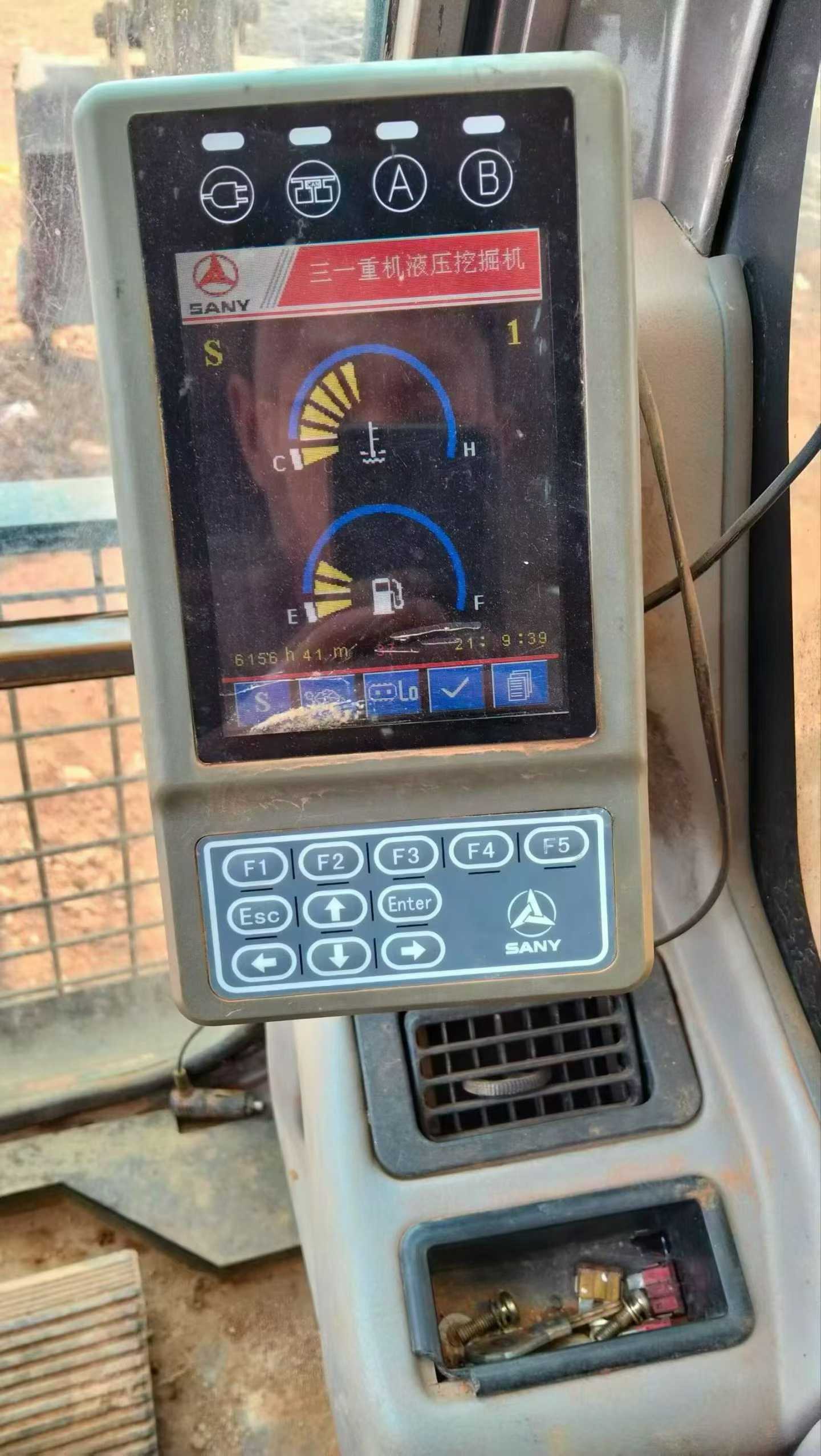 Buy Sany SY215C-8 Used Excavator / 6