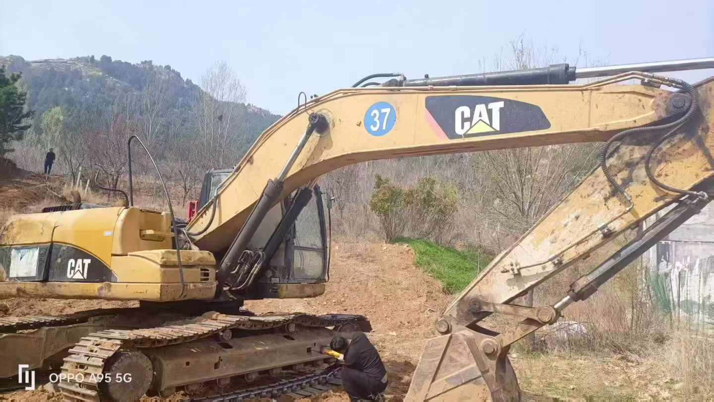 Buy Caterpillar 323DL Used Excavator / 5