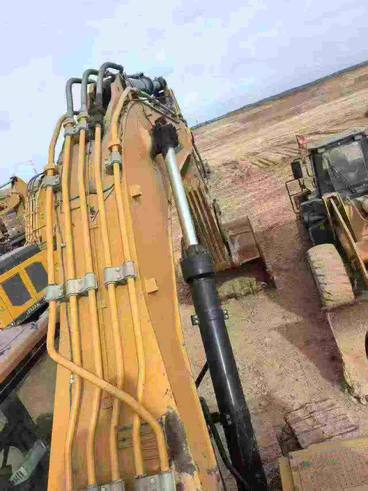 Buy Sany SY650H Used Excavator / 2