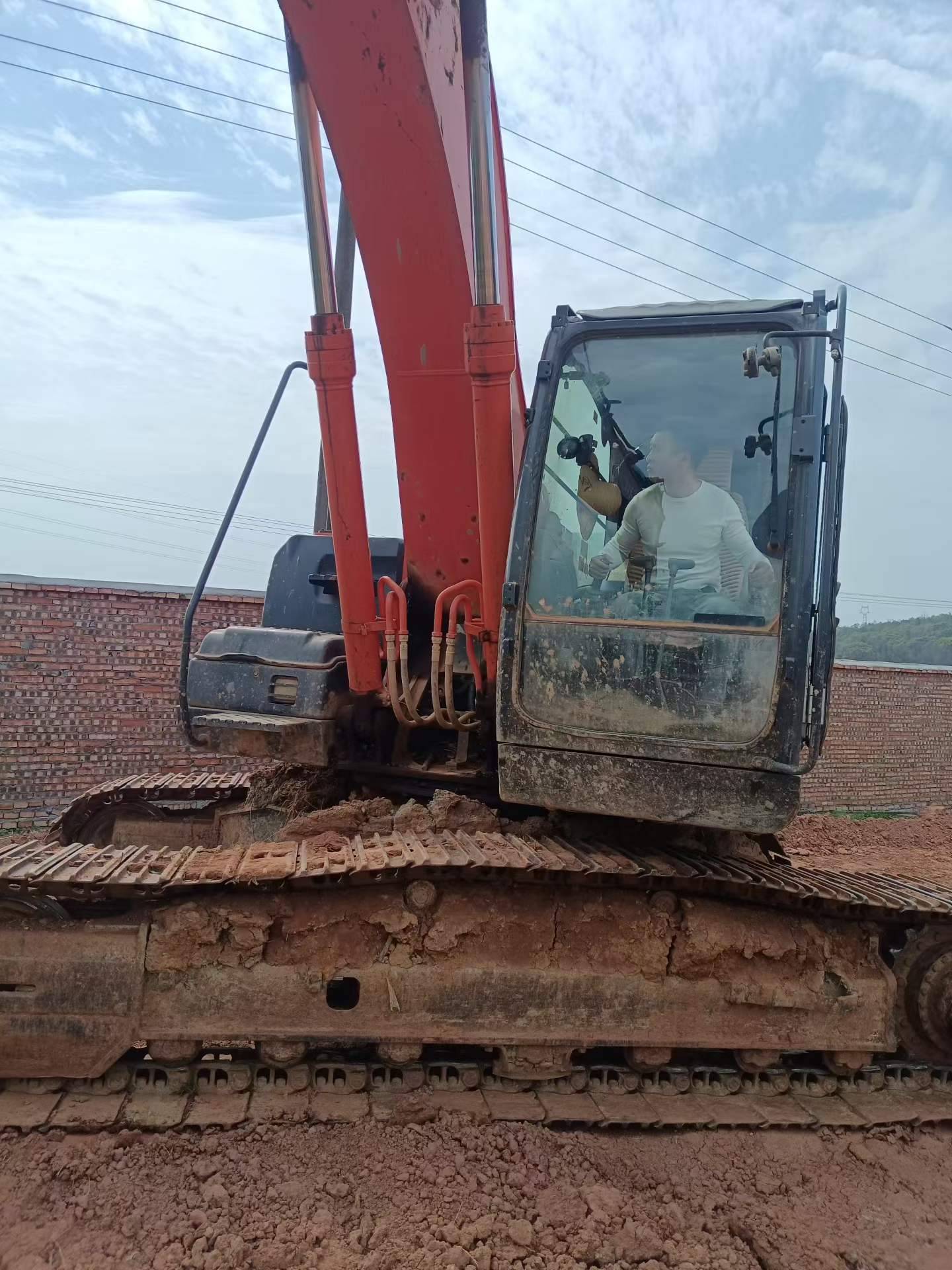 Buy Hitachi ZH200-5A Used Excavator / 2
