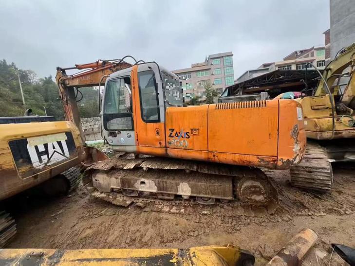 Buy Hitachi ZX200-6 Used Excavator / 1