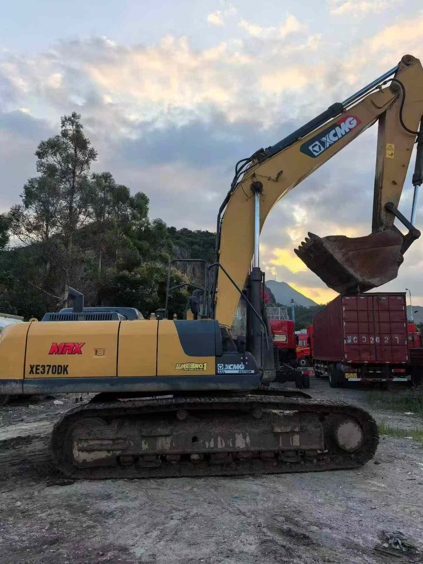 Buy XCMG XE370 Used Excavator / 5