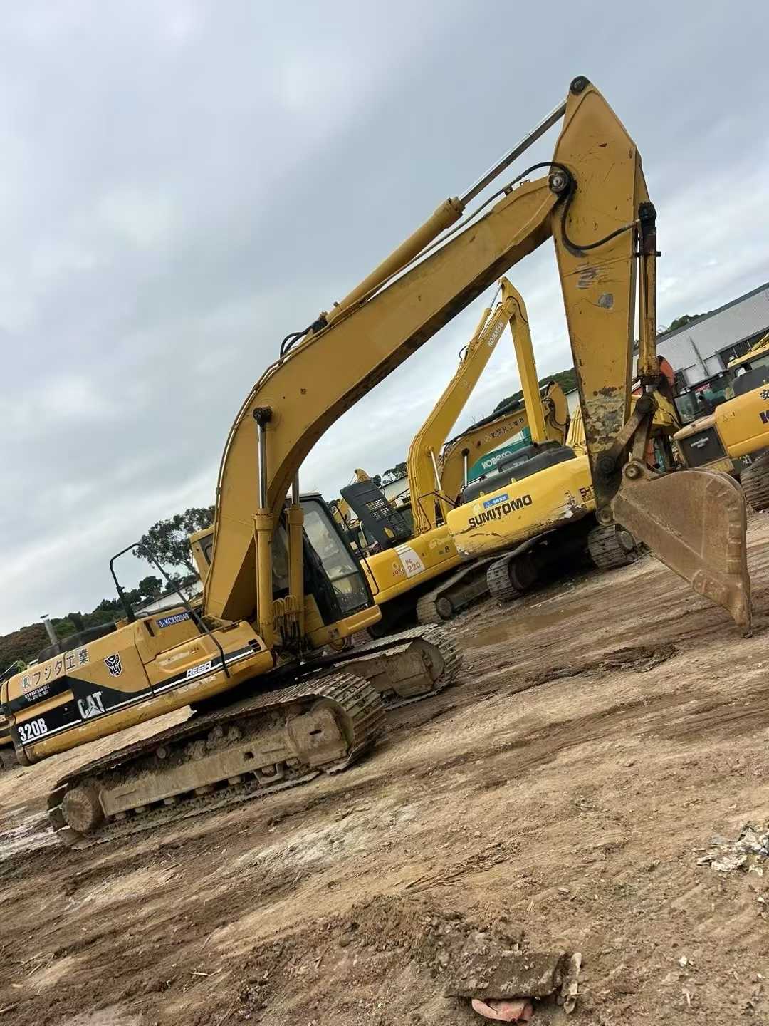 Buy Caterpillar 320V2 Used Excavator / 4