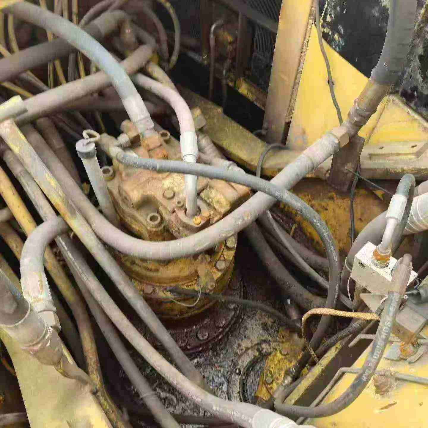 Buy Caterpillar 325B Used Excavator / 6