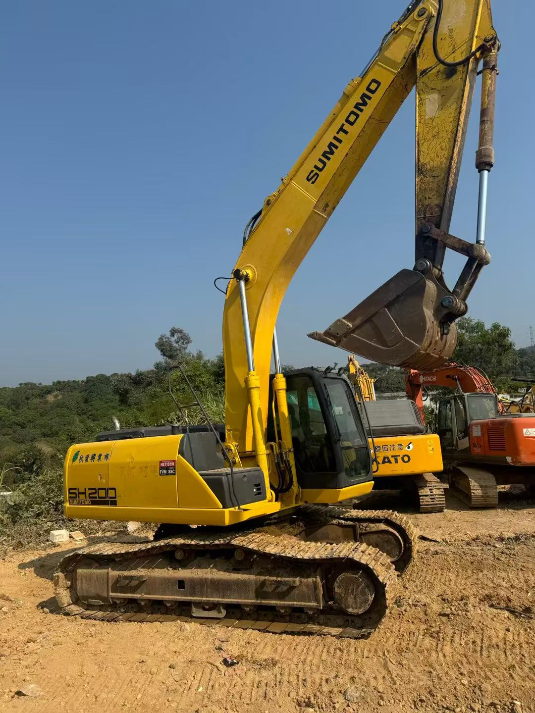 Buy Sumitomo SH200A5 Used Excavator / 2