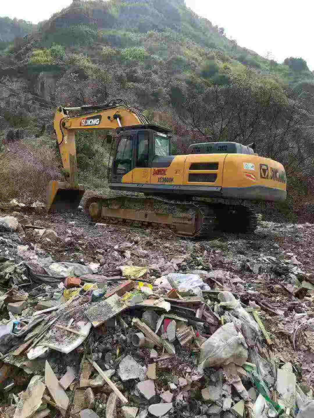 Buy XCMG XE380K Used Excavator / 3