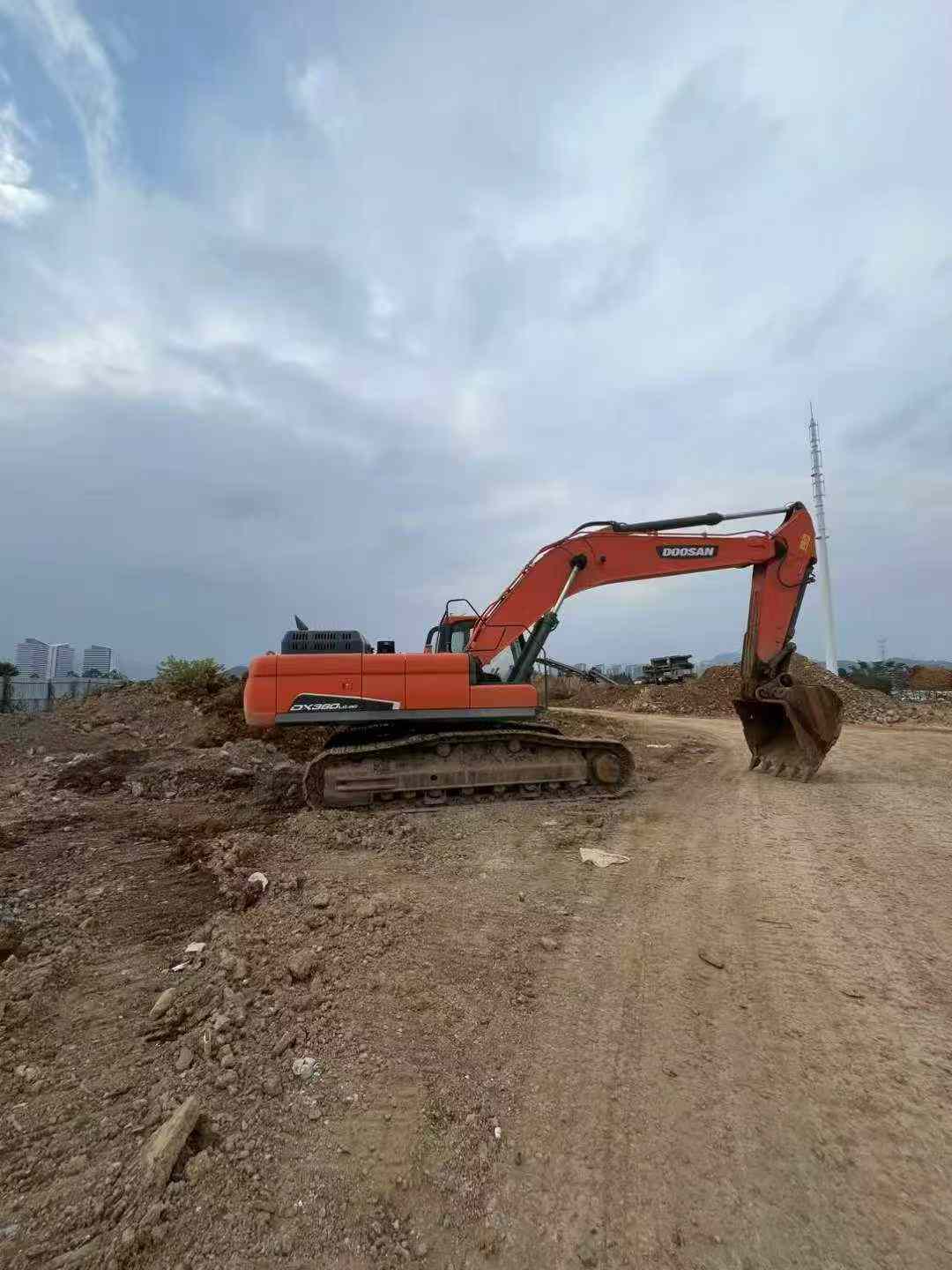 Buy Doosan DX380LC-5 Used Excavator / 5