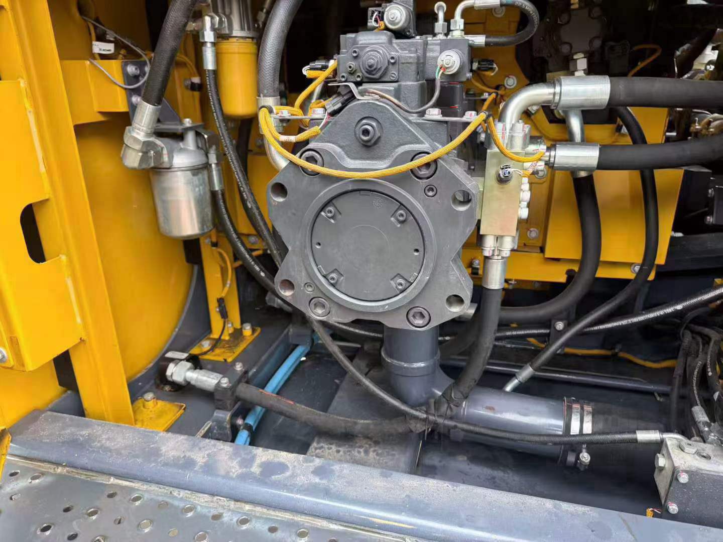 Buy XCMG LW800K Used Excavator / 4