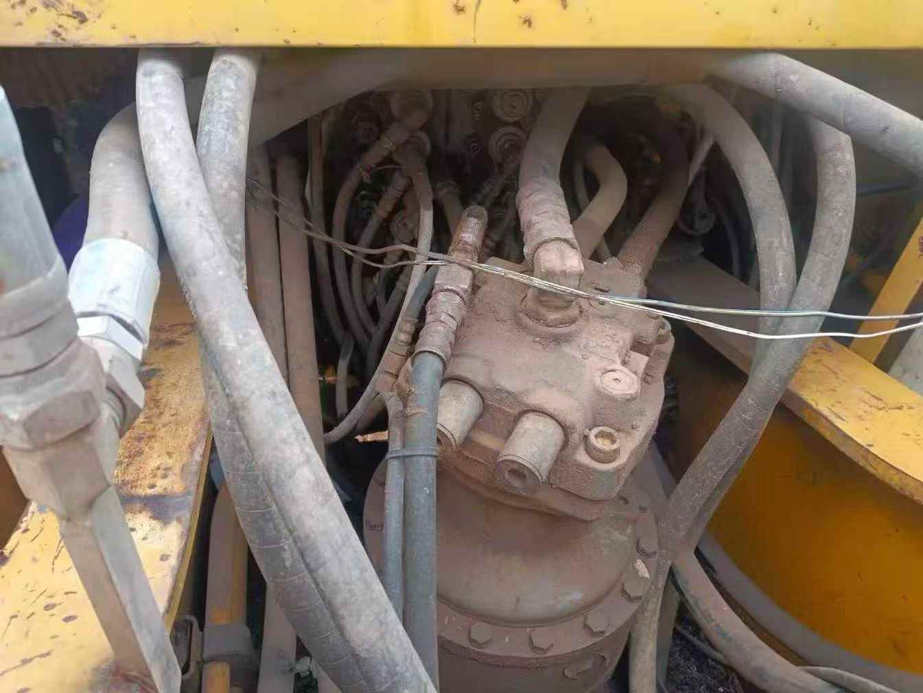 Buy Kato 820-3SP Used Excavator / 7