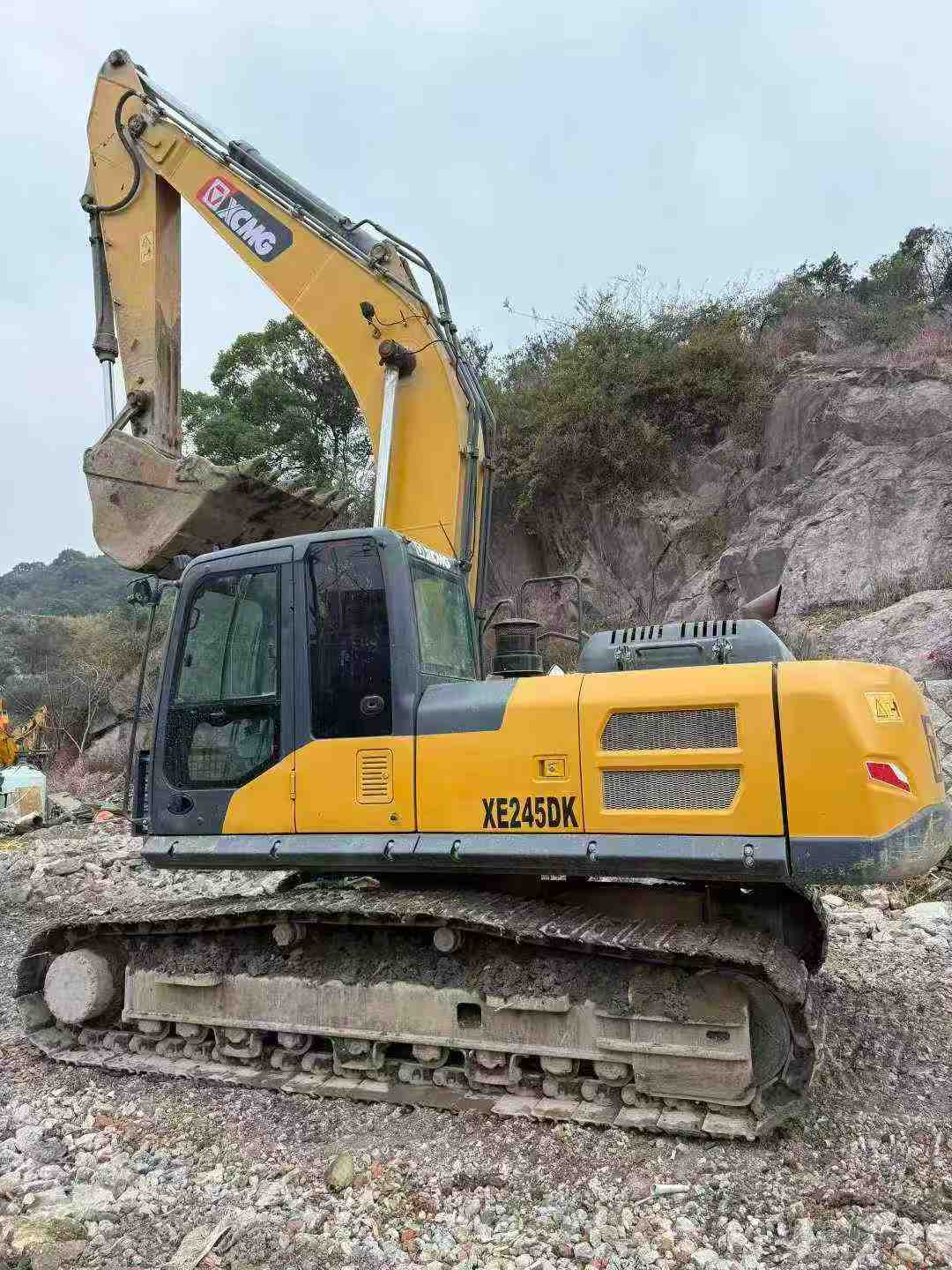 Buy XCMG XE245D Used Excavator / 2