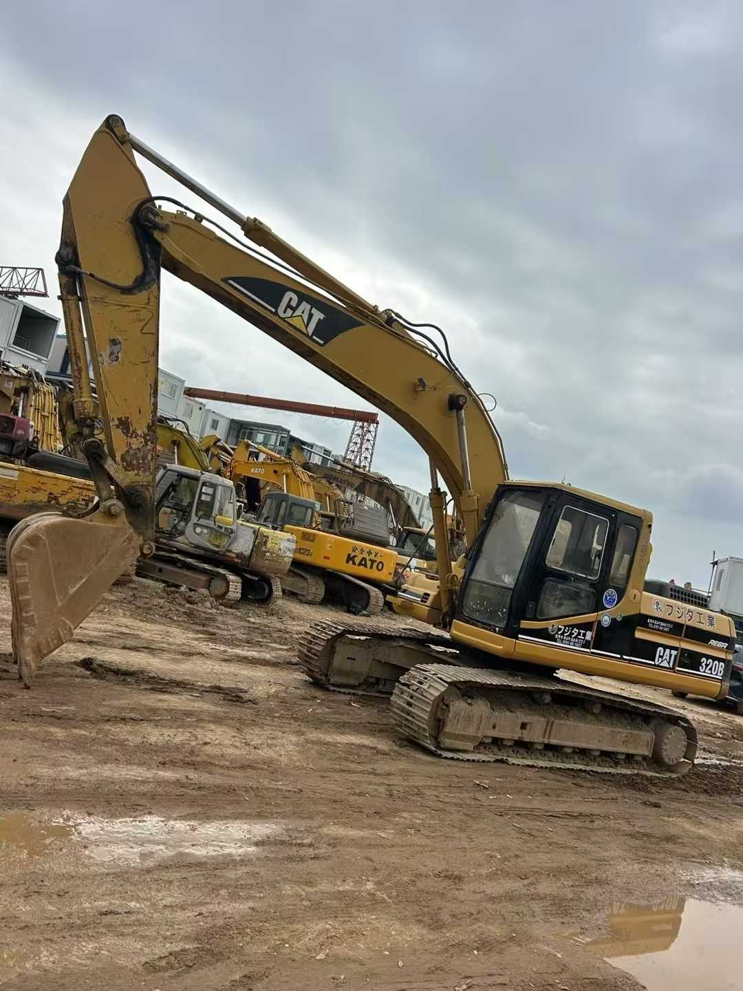 Buy Caterpillar 320V2 Used Excavator / 6