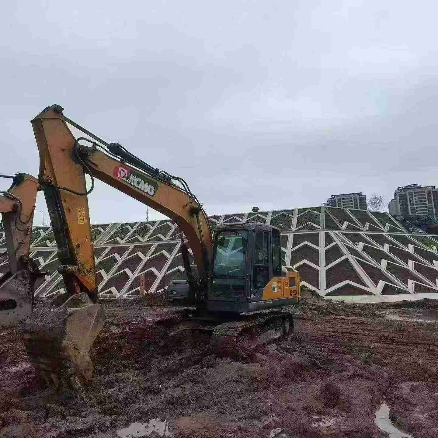 Buy XCMG XE135B Used Excavator / 4