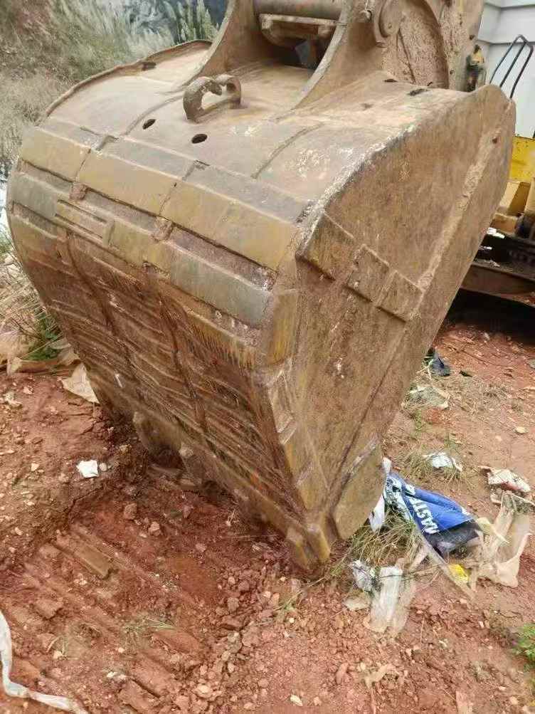 Buy Kato 820-3SP Used Excavator / 5