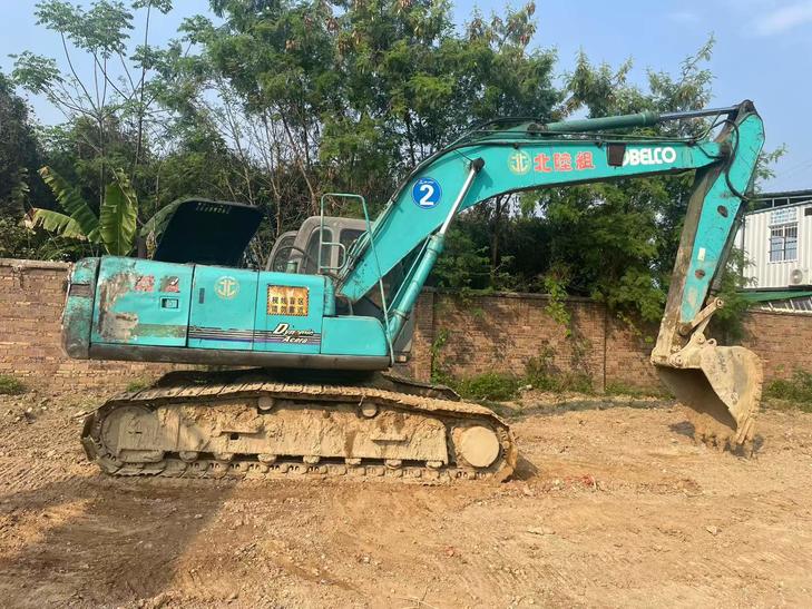 Buy Kobelco SK200-6 Used Excavator / 1