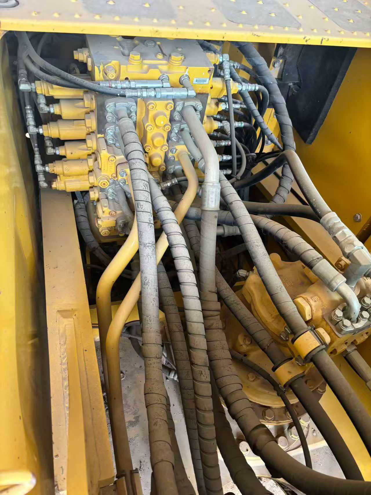 Buy Komatsu PC200-8M0 Used Excavator / 5