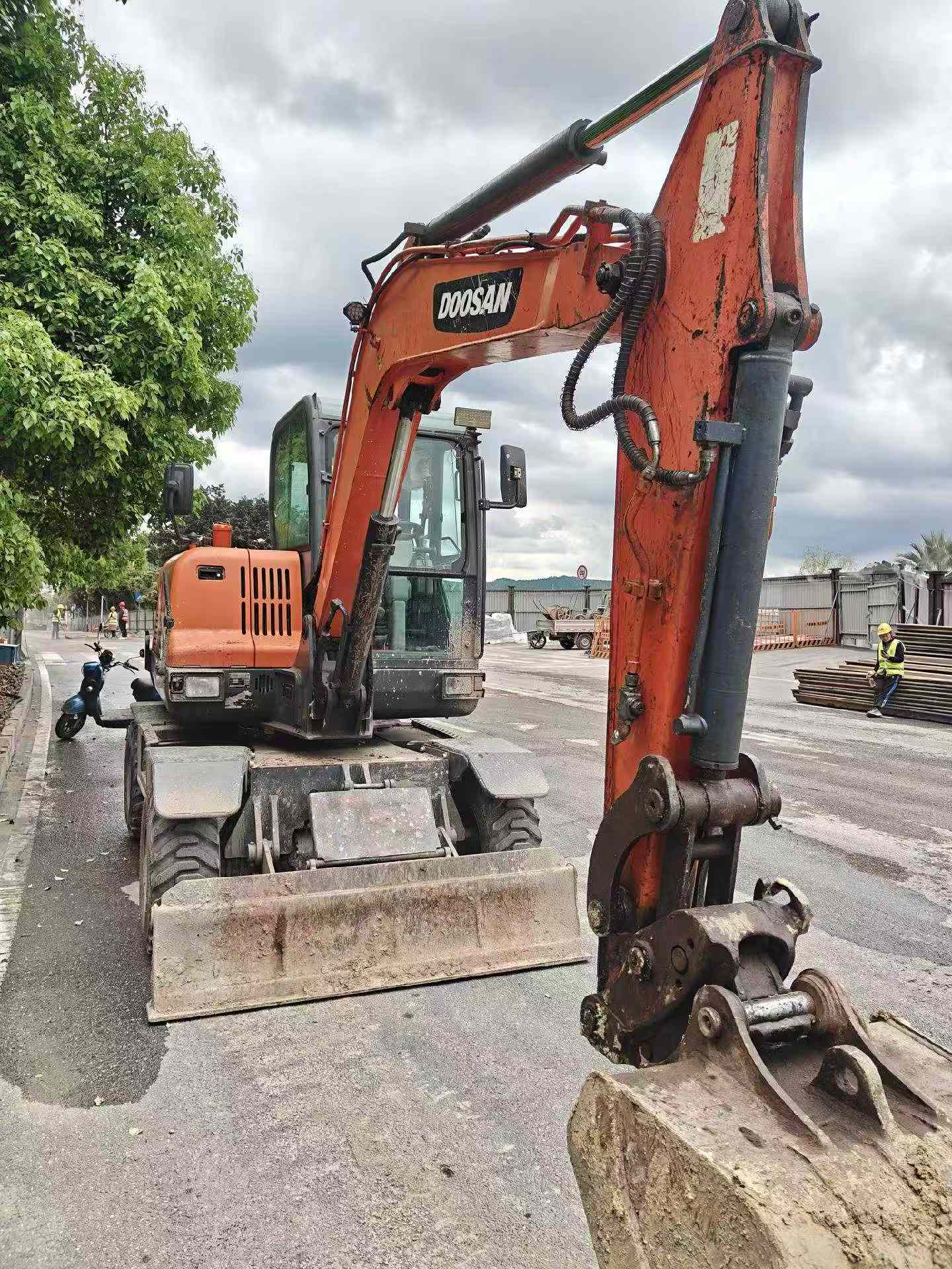 Buy Doosan DH60 Used Excavator / 4