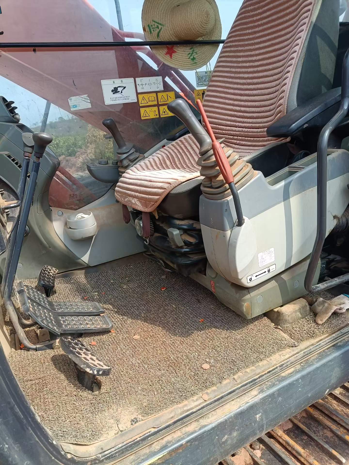 Buy Hitachi ZH200-5A Used Excavator / 6