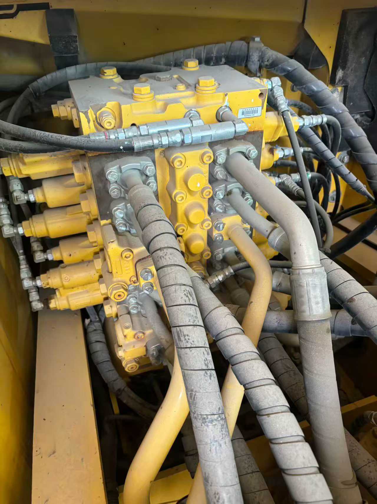 Buy Komatsu PC200-8M0 Used Excavator / 6