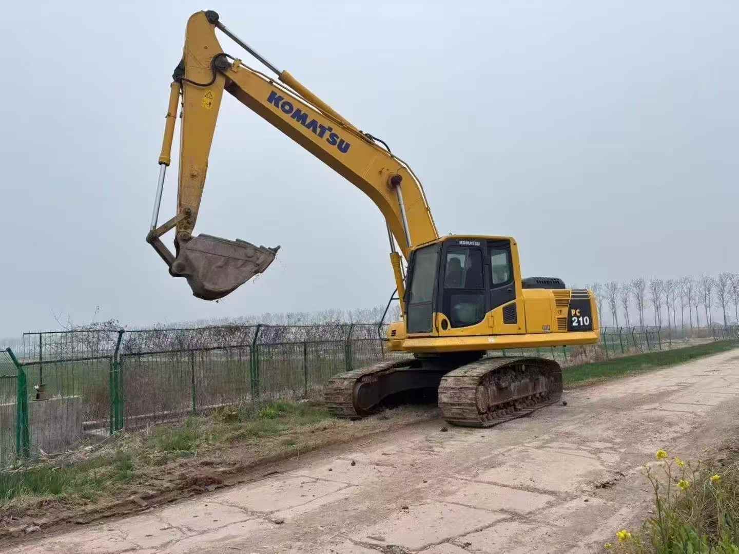 Buy Komatsu PC210 Used Excavator / 3