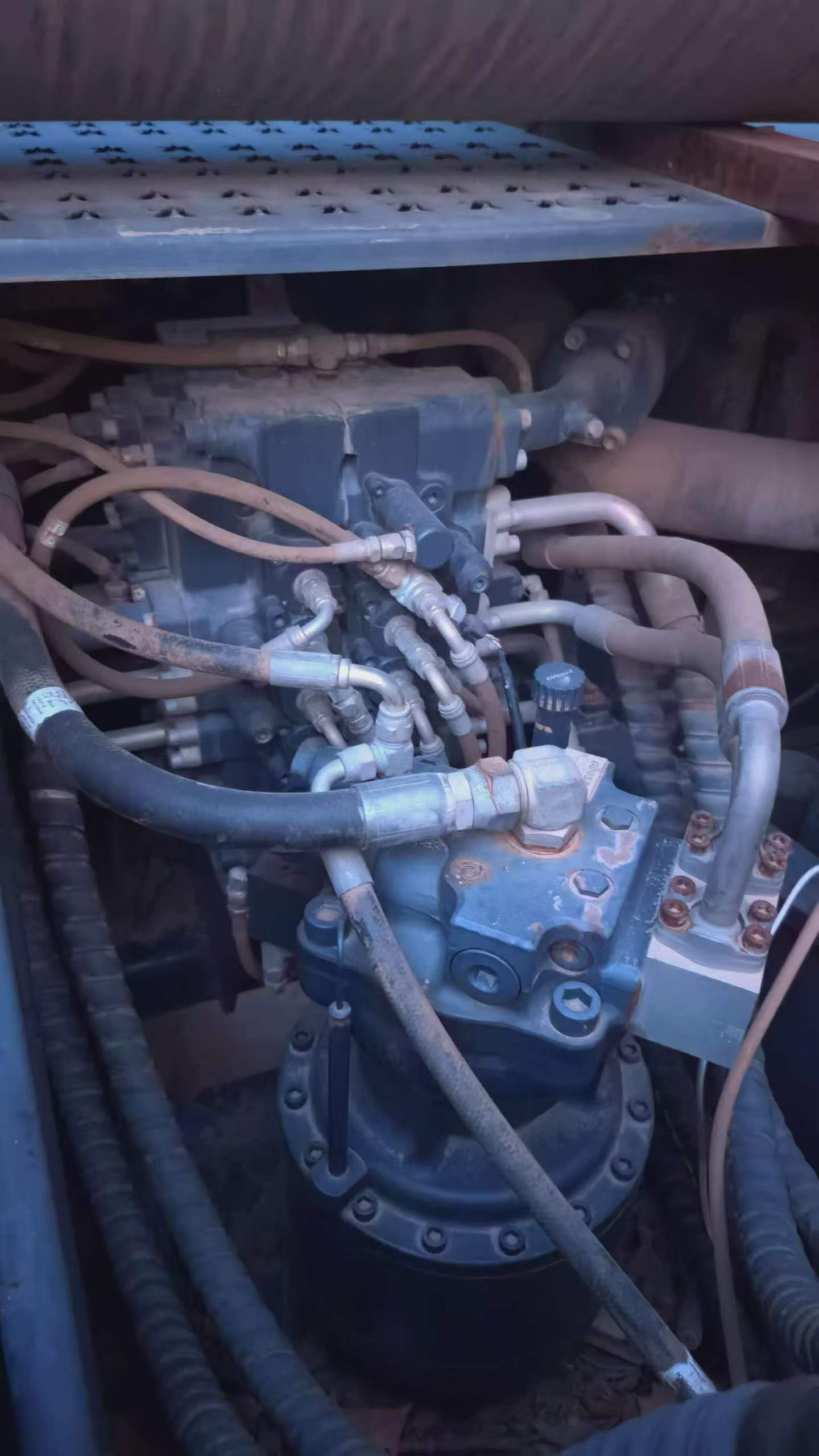 Buy Doosan DH225-9 Used Excavator / 2