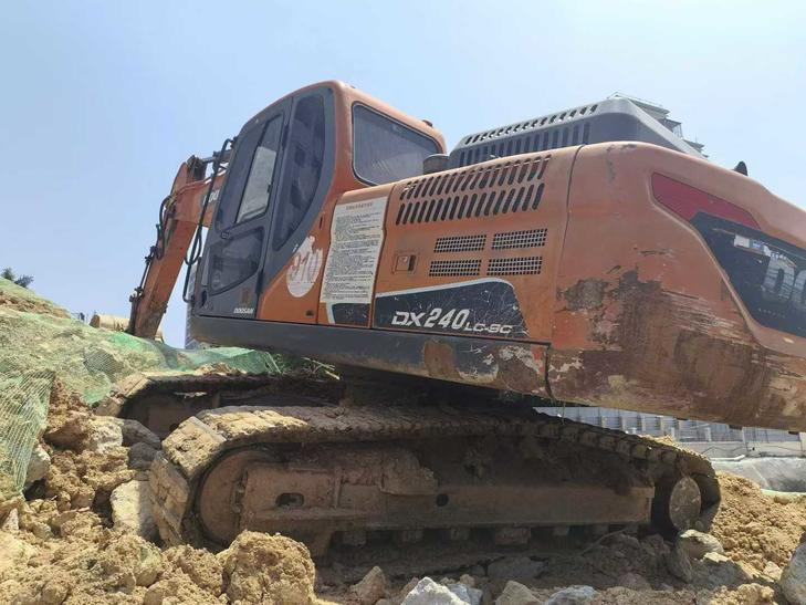 Buy Doosan DH200-3 Used Excavator / 1