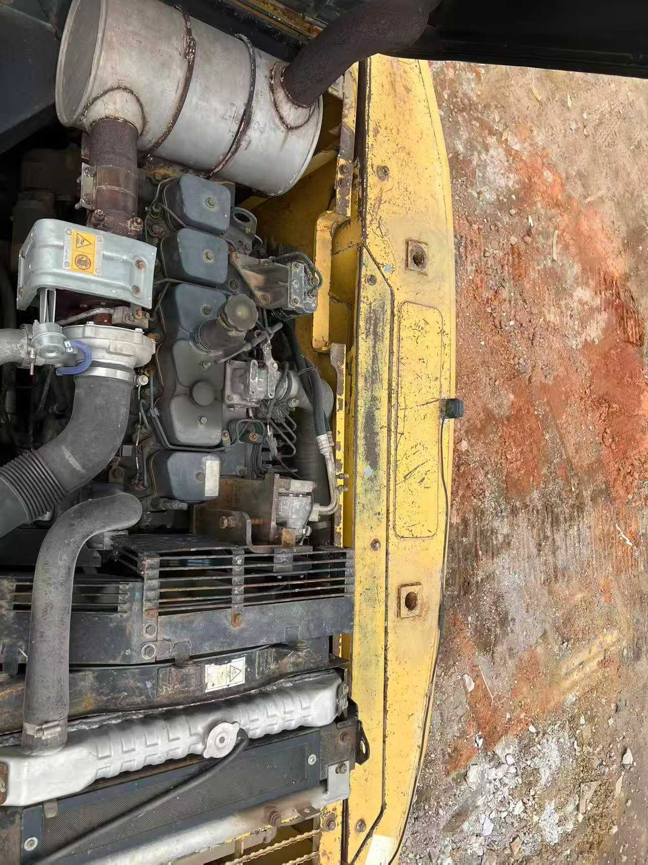 Buy Komatsu PC200-7 Used Excavator / 4