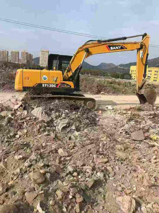 Buy Sany SY135 Used Excavator / 1