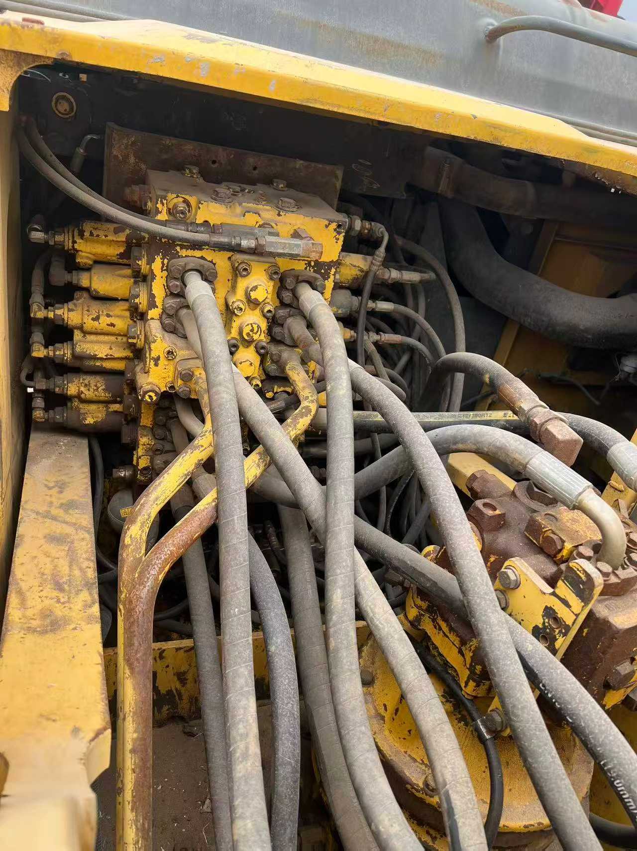 Buy Komatsu PC200-7 Used Excavator / 3