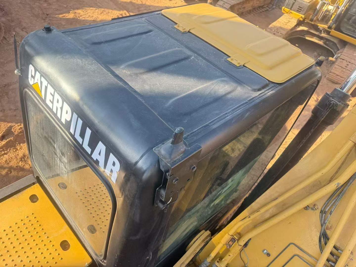 Buy Caterpillar 320D Used Excavator / 7