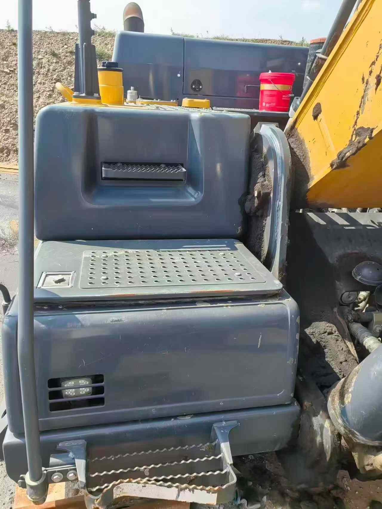 Buy XCMG XE550DK Used Excavator / 4