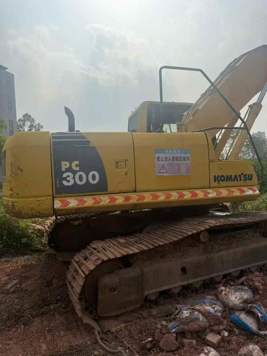 Buy Komatsu PC240-6 Used Excavator / 1