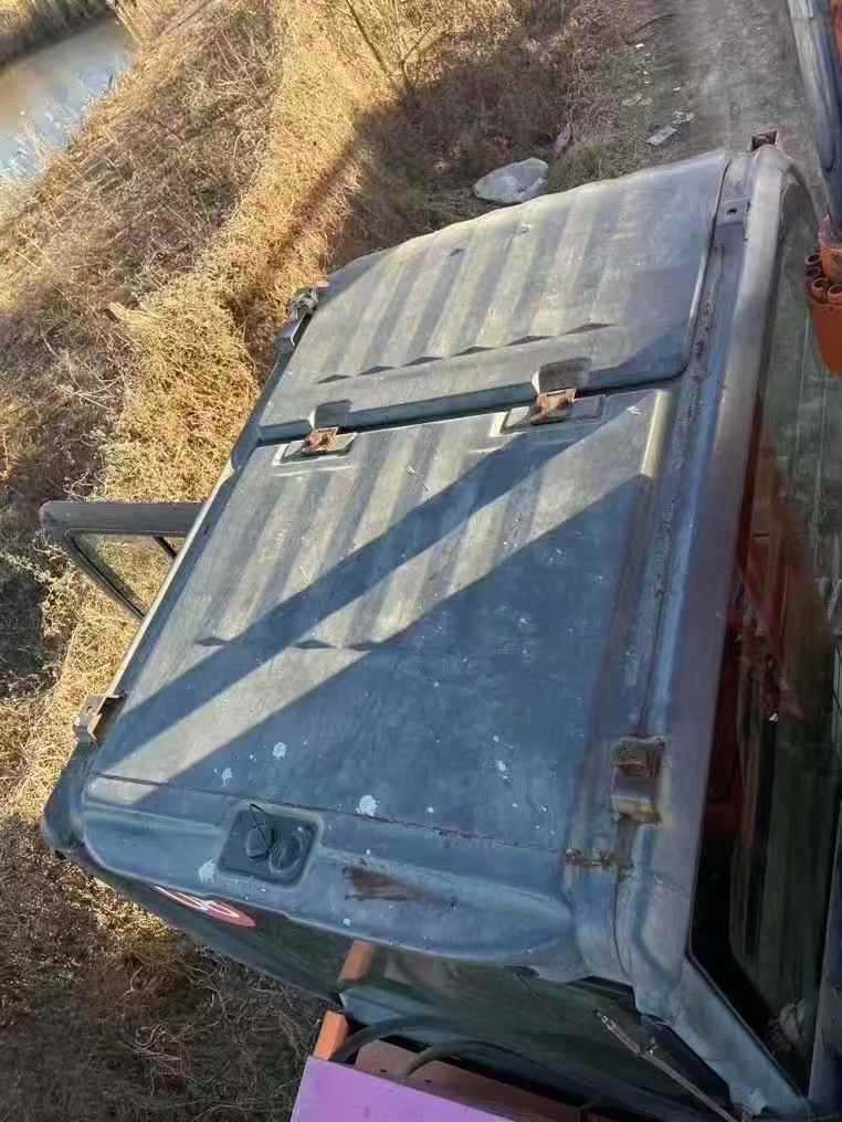 Buy Hitachi EX200-3 Used Excavator / 9