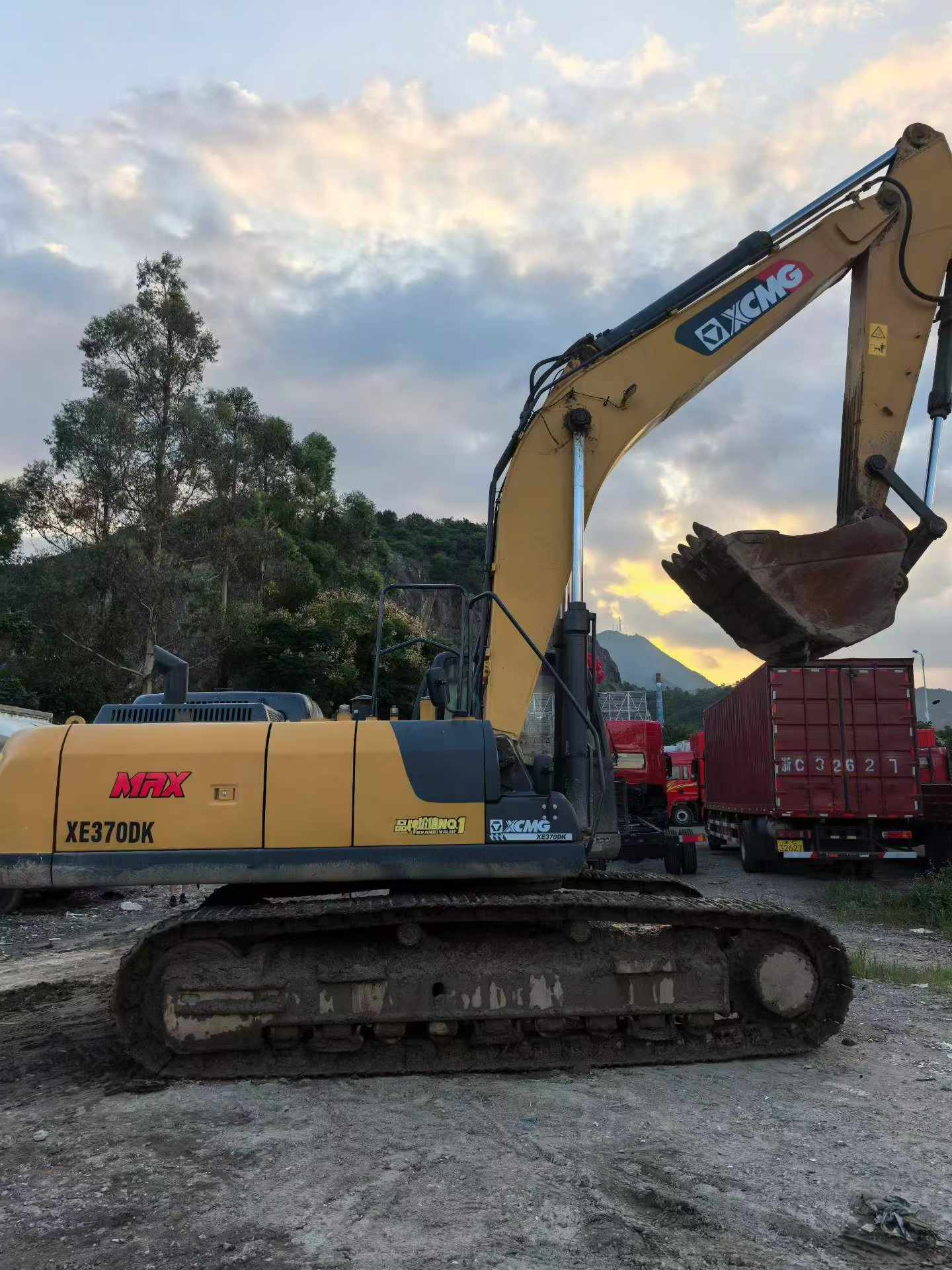 Buy XCMG XE370 Used Excavator / 5